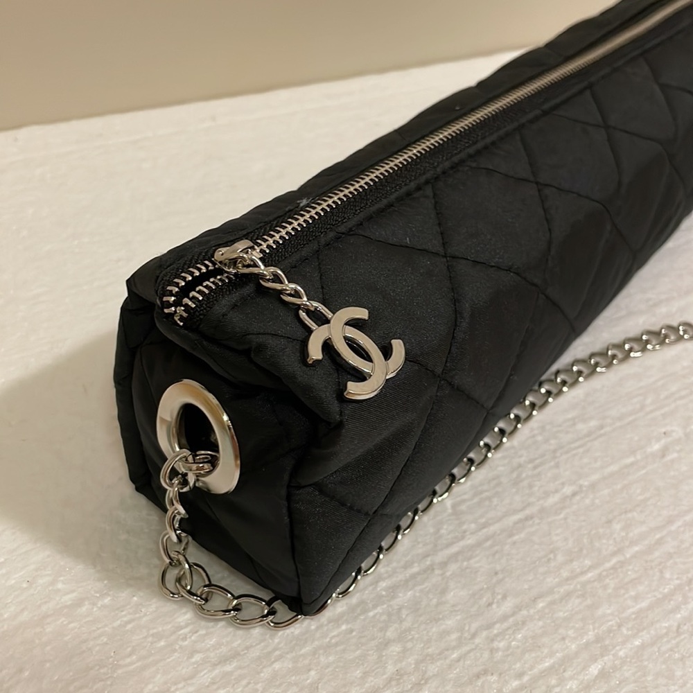 New✨Quilted Black Bag with Chanel Logo - Picture 3 of 7
